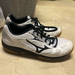 Women’s mizuno volleyball sneakers
